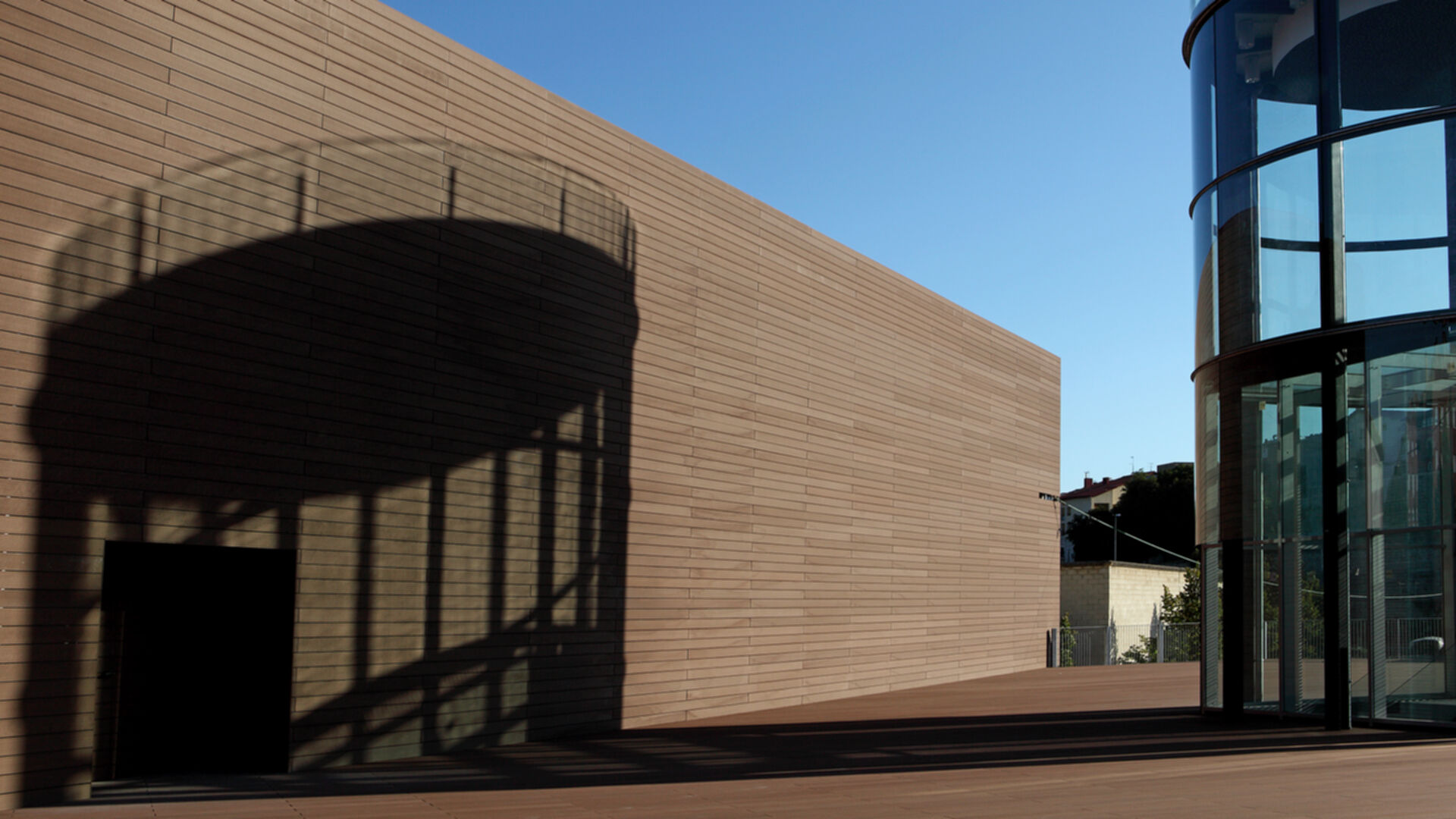 Institutionelle Einrichtungen_Dachanlage, Balk., Laufgang_Gebogene Profilen