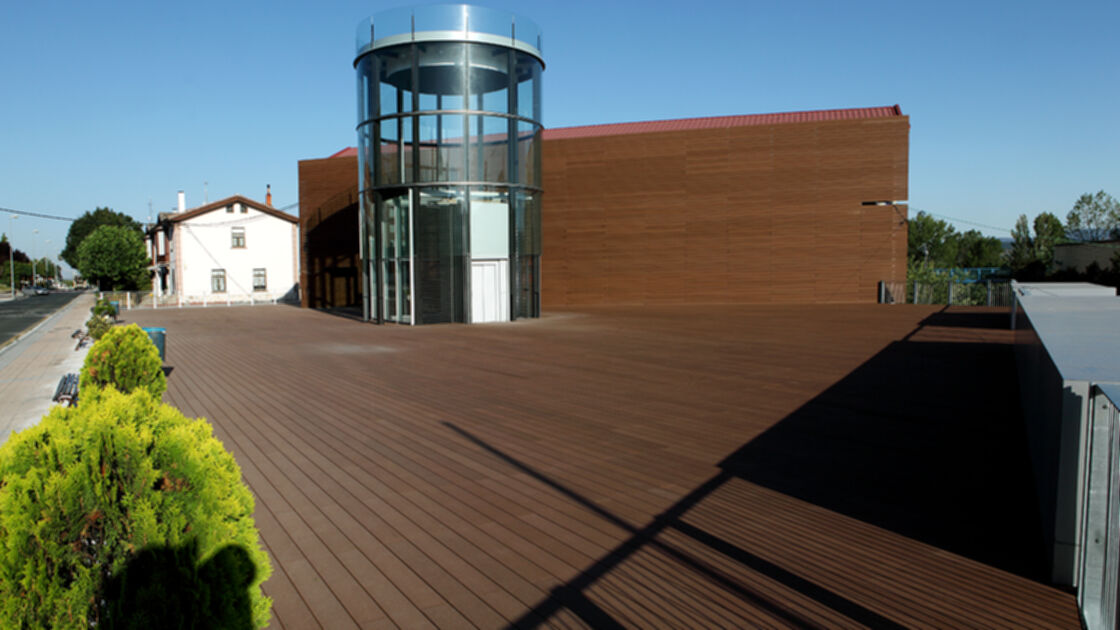 Institutionelle Einrichtungen_Dachanlage, Balk., Laufgang_Gebogene Profilen