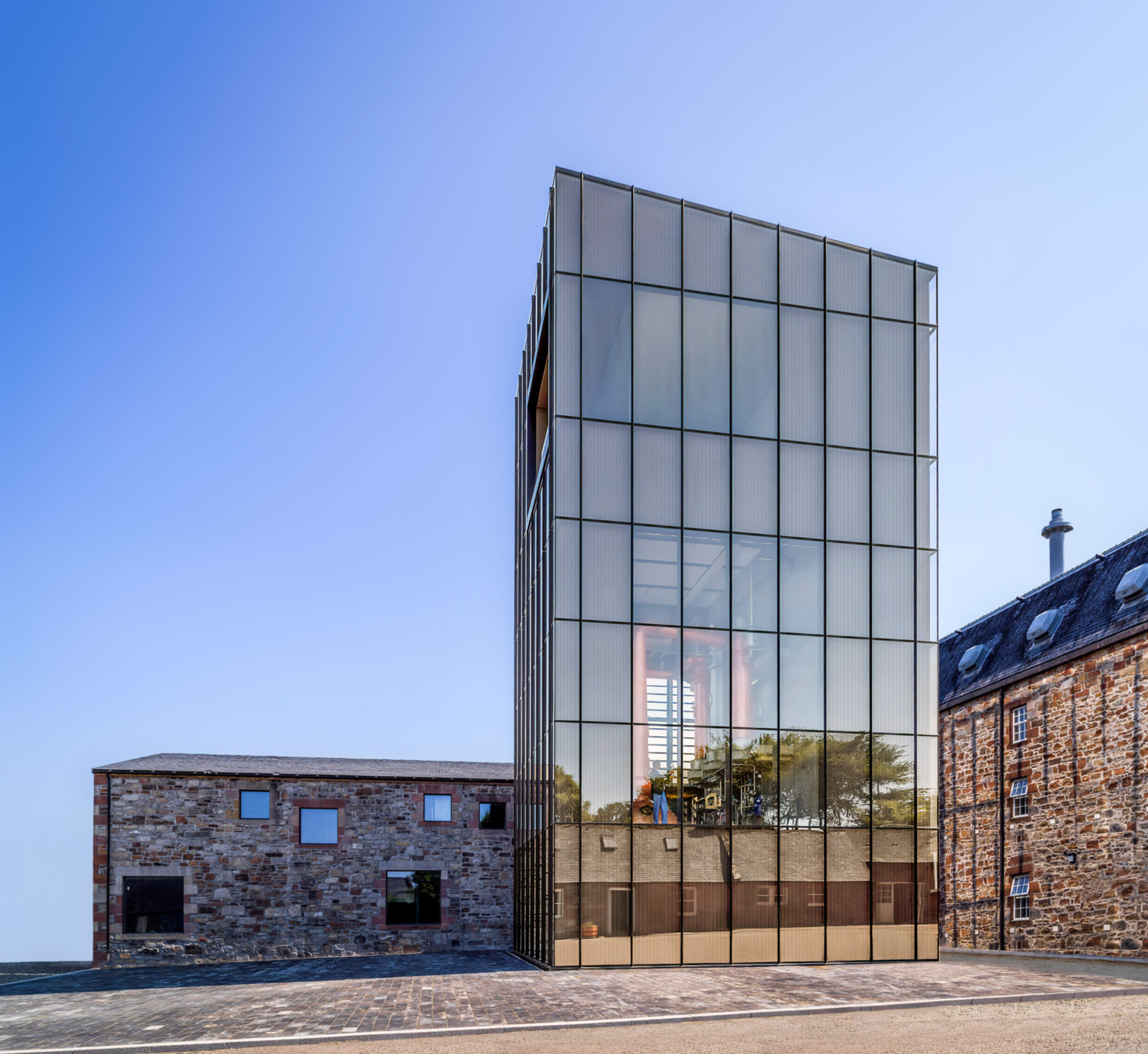 Wohngebäude_Geländer_Wohnhaus