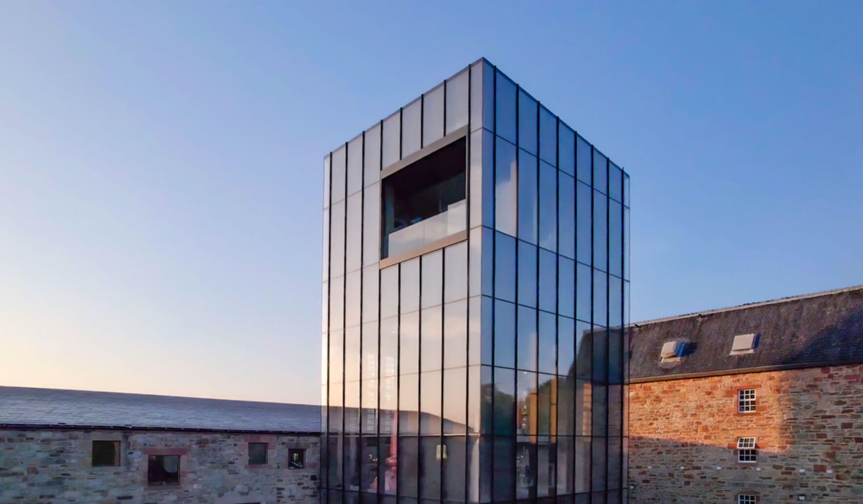 Wohngebäude_Geländer_Wohnhaus