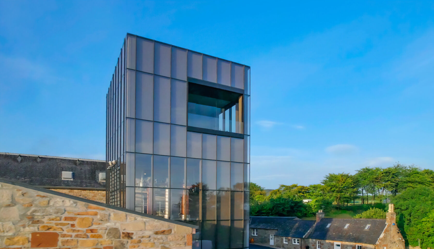 Wohngebäude_Geländer_Wohnhaus