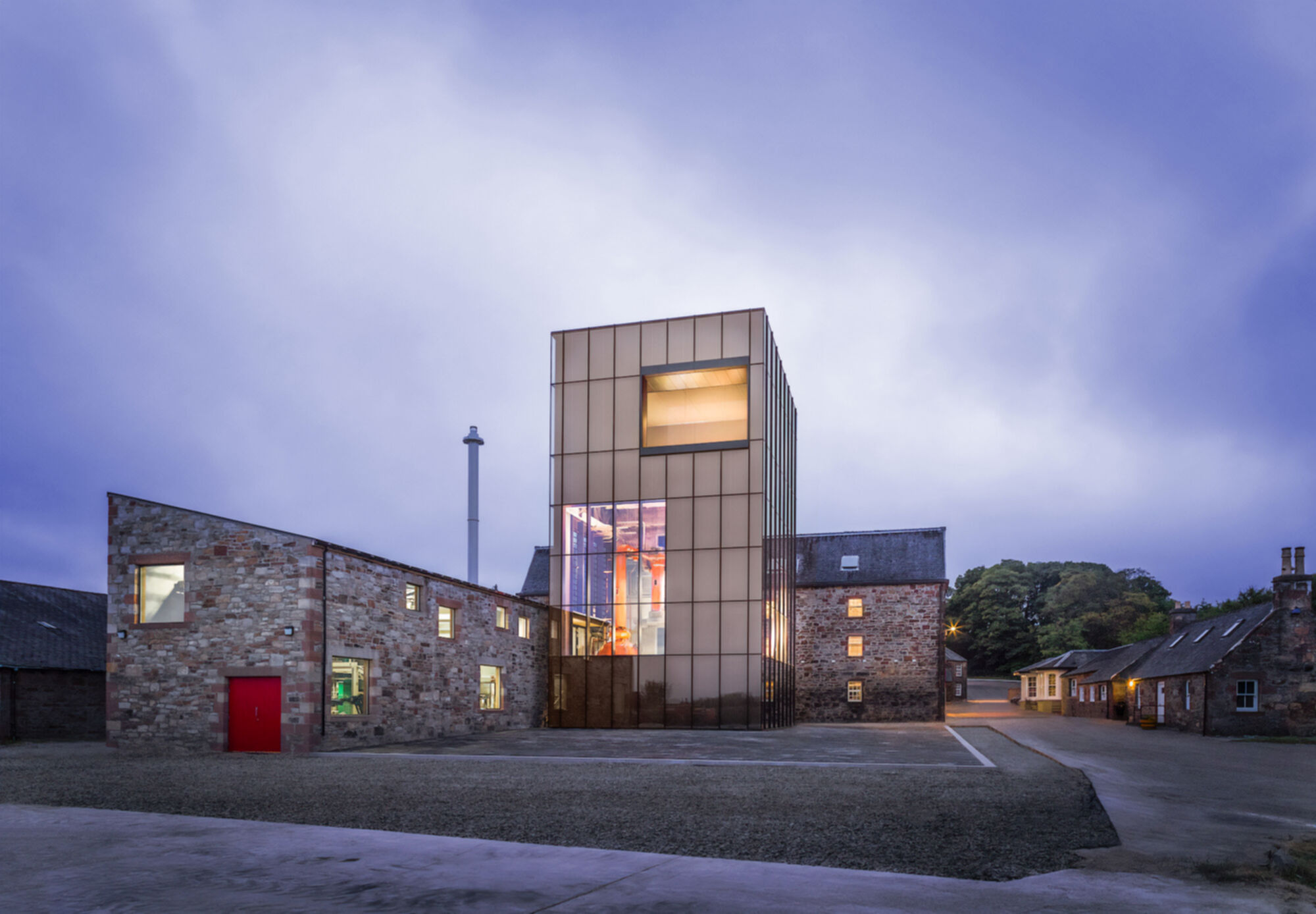 Wohngebäude_Geländer_Wohnhaus