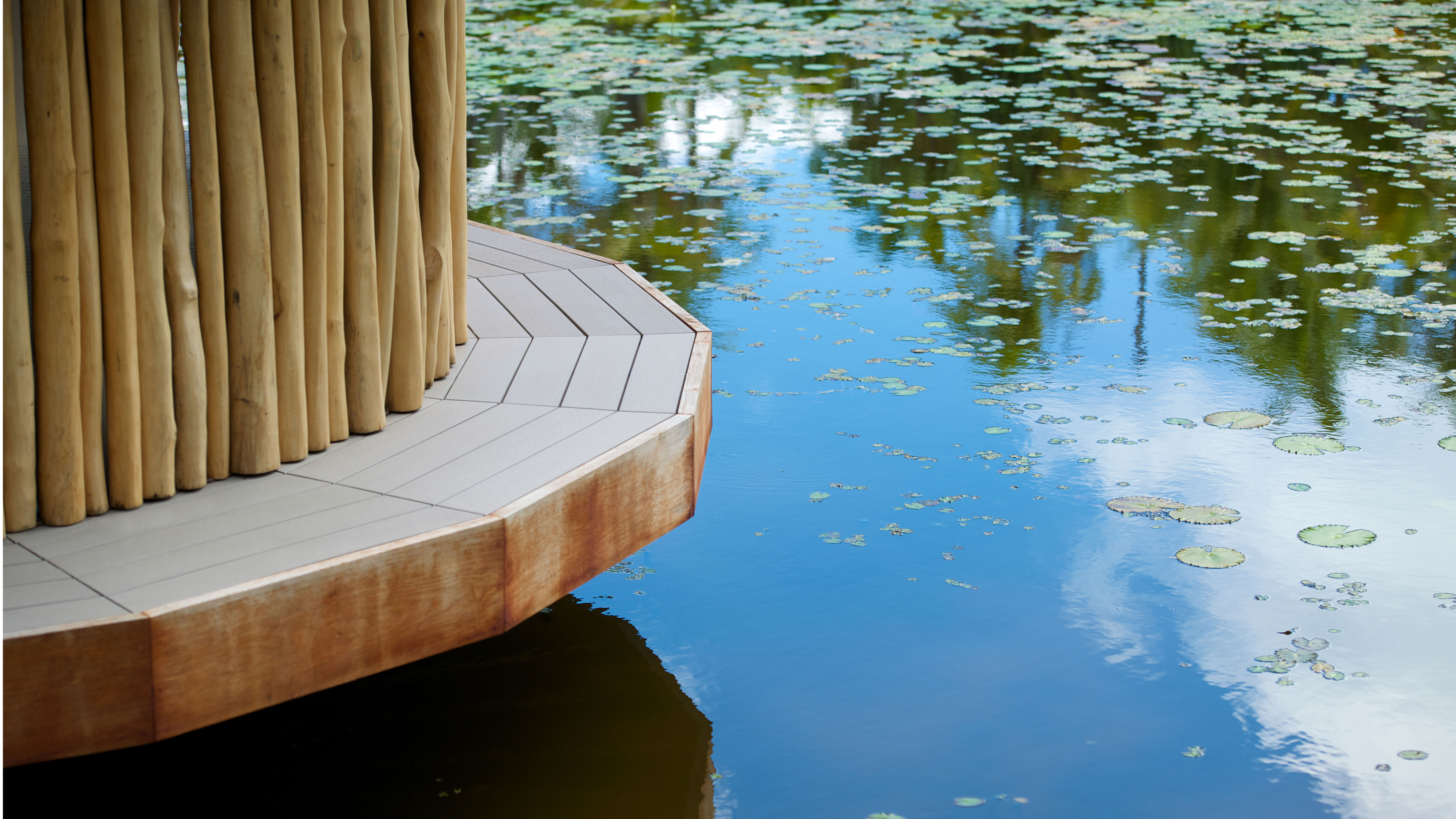 Restaurant und Hotelgewerbe_Schwimmbad deck_Vorzeigeprojekte - WPC holz 