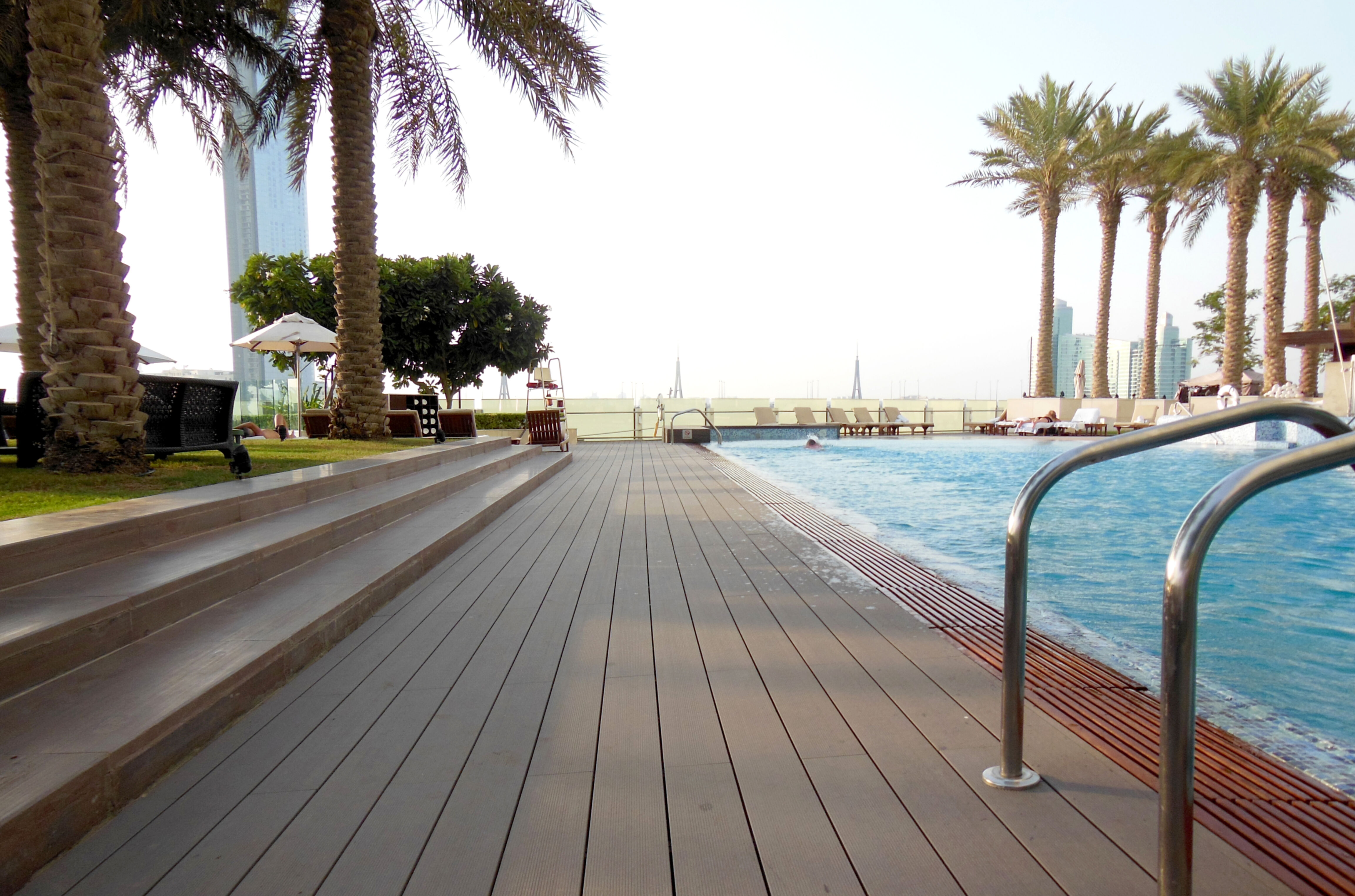 Restaurant und Hotelgewerbe_Schwimmbad deck_Hotel