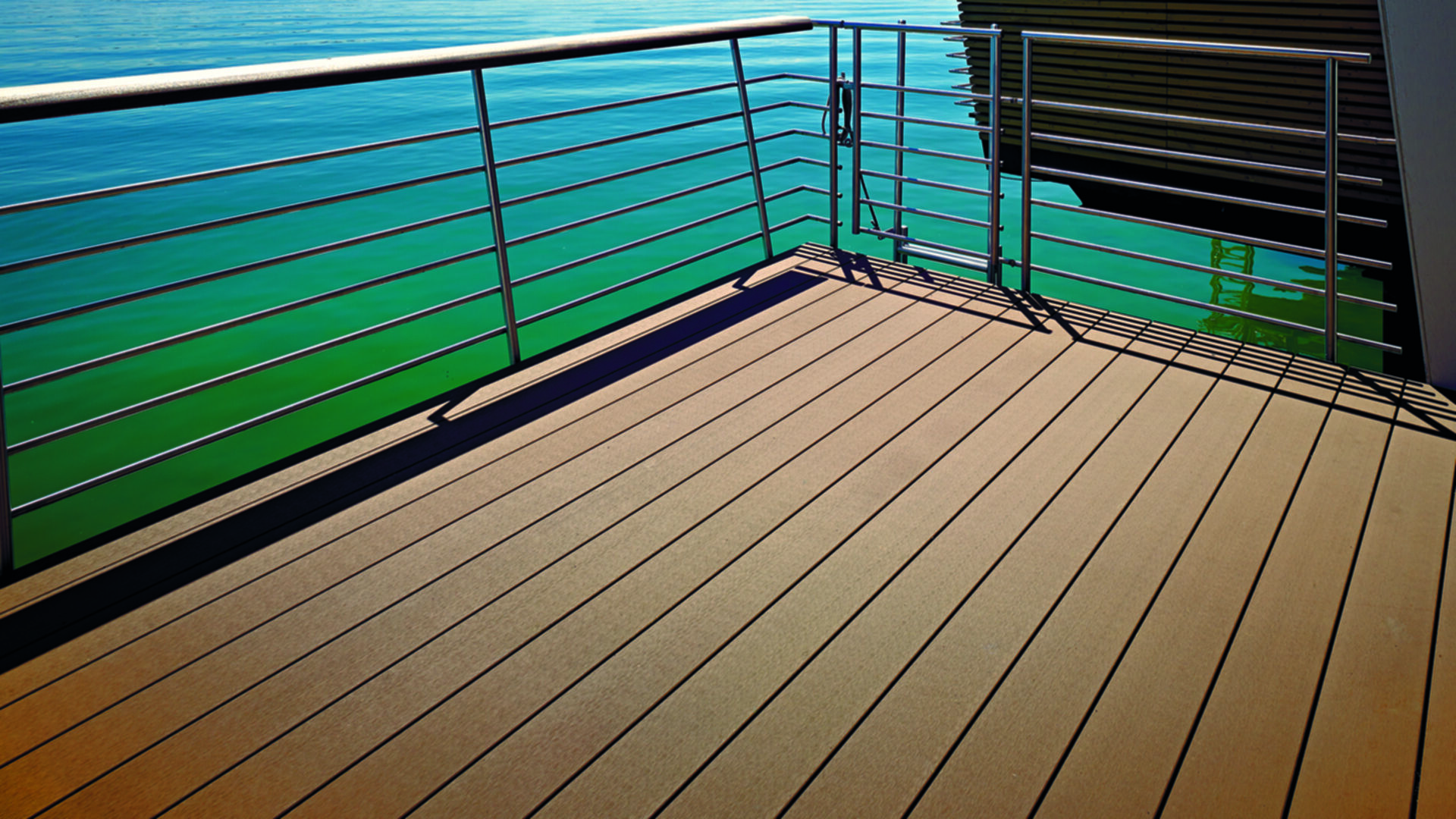 Restaurant und Hotelgewerbe_Dachanlage, Balk., Laufgang_Vorzeigeprojekte - WPC holz 