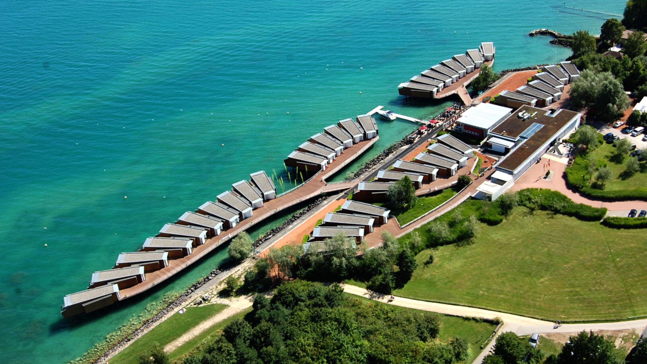 Restaurant und Hotelgewerbe_Dachanlage, Balk., Laufgang_Vorzeigeprojekte - WPC holz 