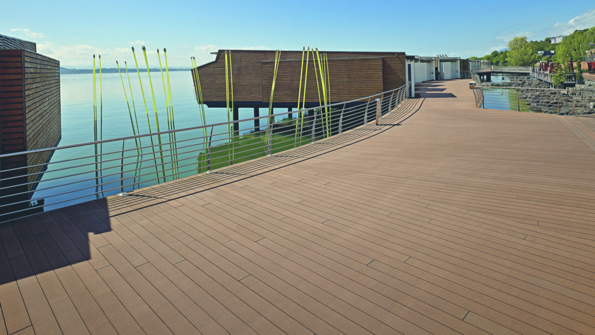 Restaurant und Hotelgewerbe_Dachanlage, Balk., Laufgang_Vorzeigeprojekte - WPC holz 