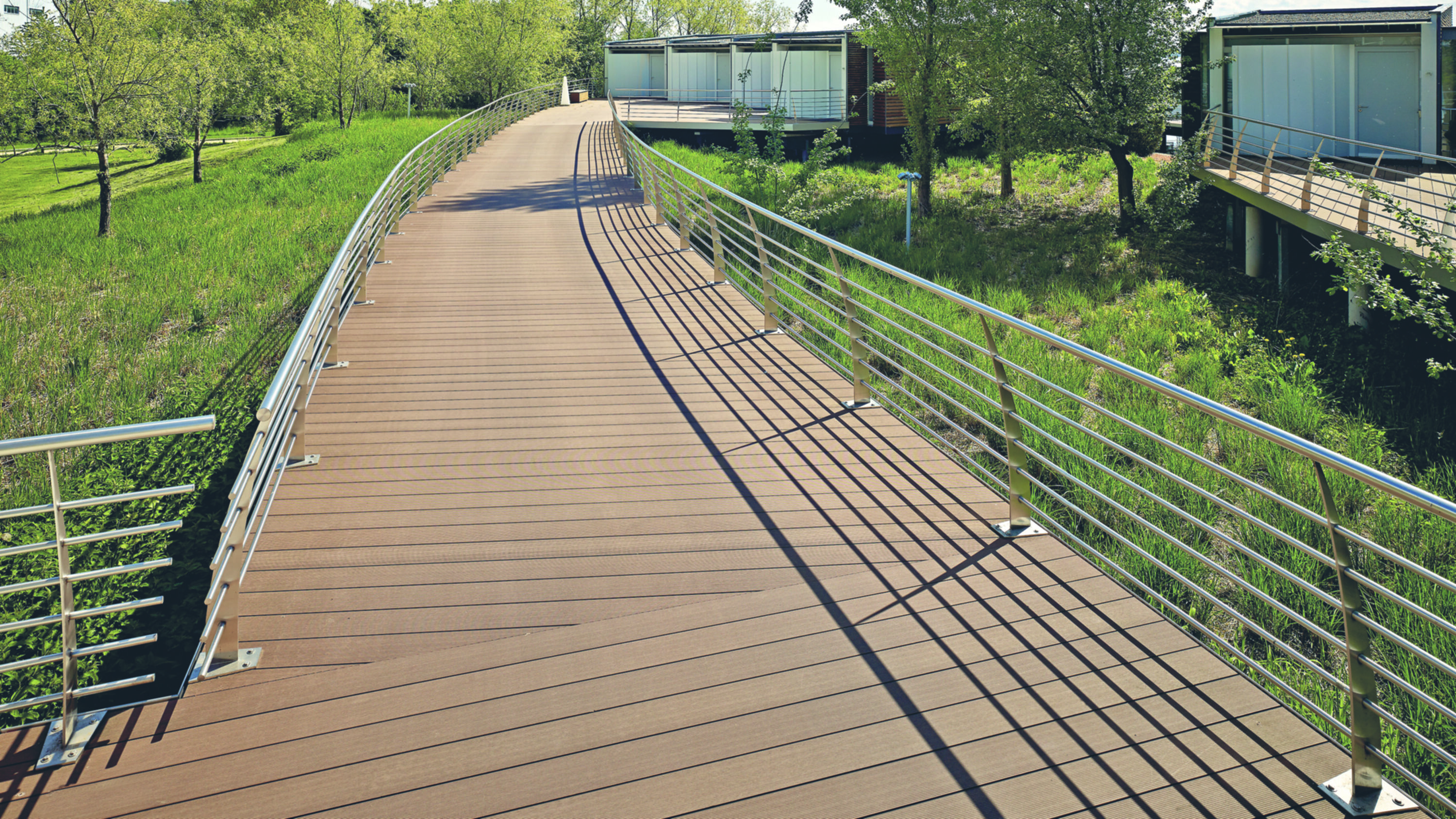 Restaurant und Hotelgewerbe_Dachanlage, Balk., Laufgang_Vorzeigeprojekte - WPC holz 