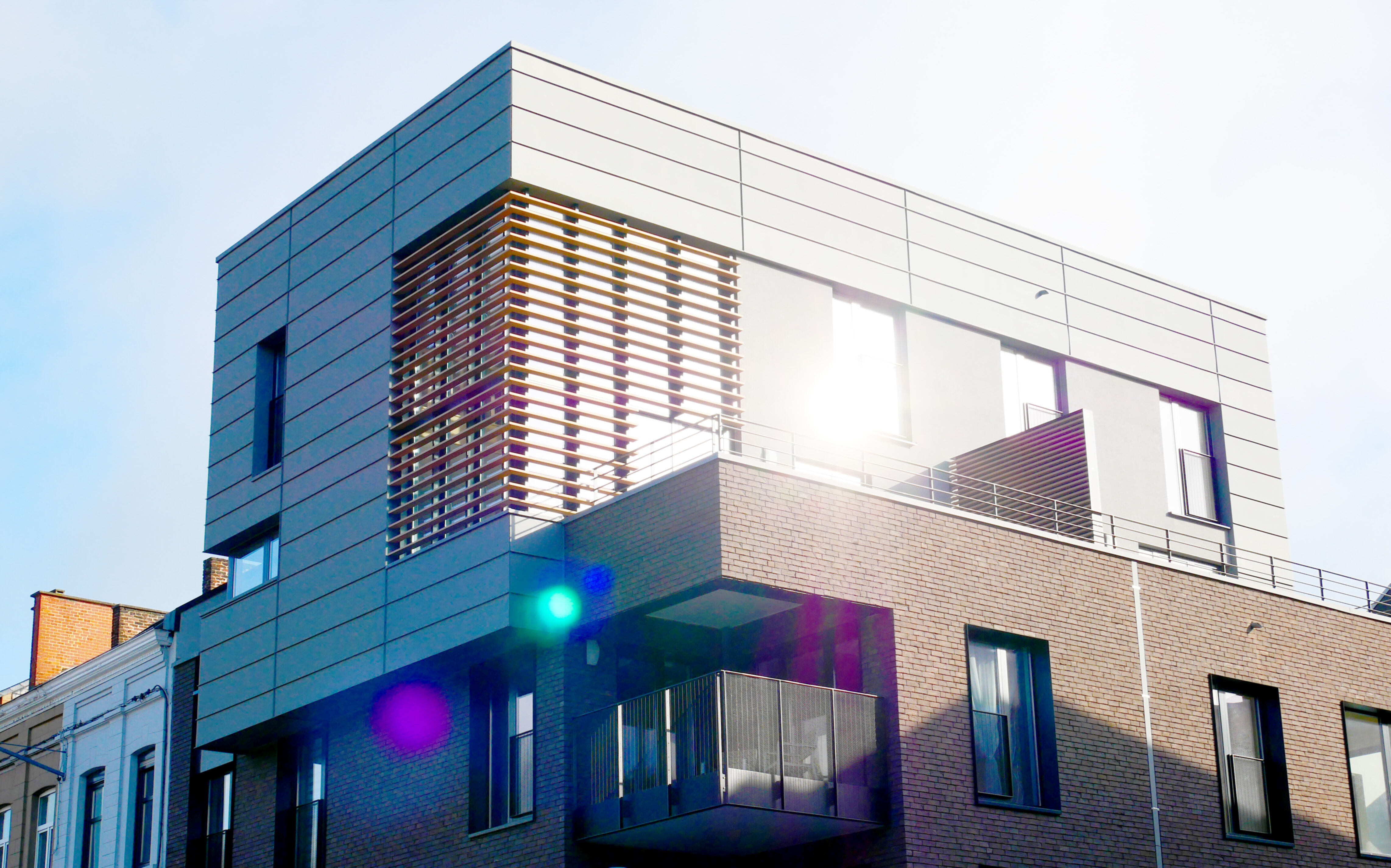 Wohngebäude_Horizontal Sonnenschutz, jalousien_Wohnhaus