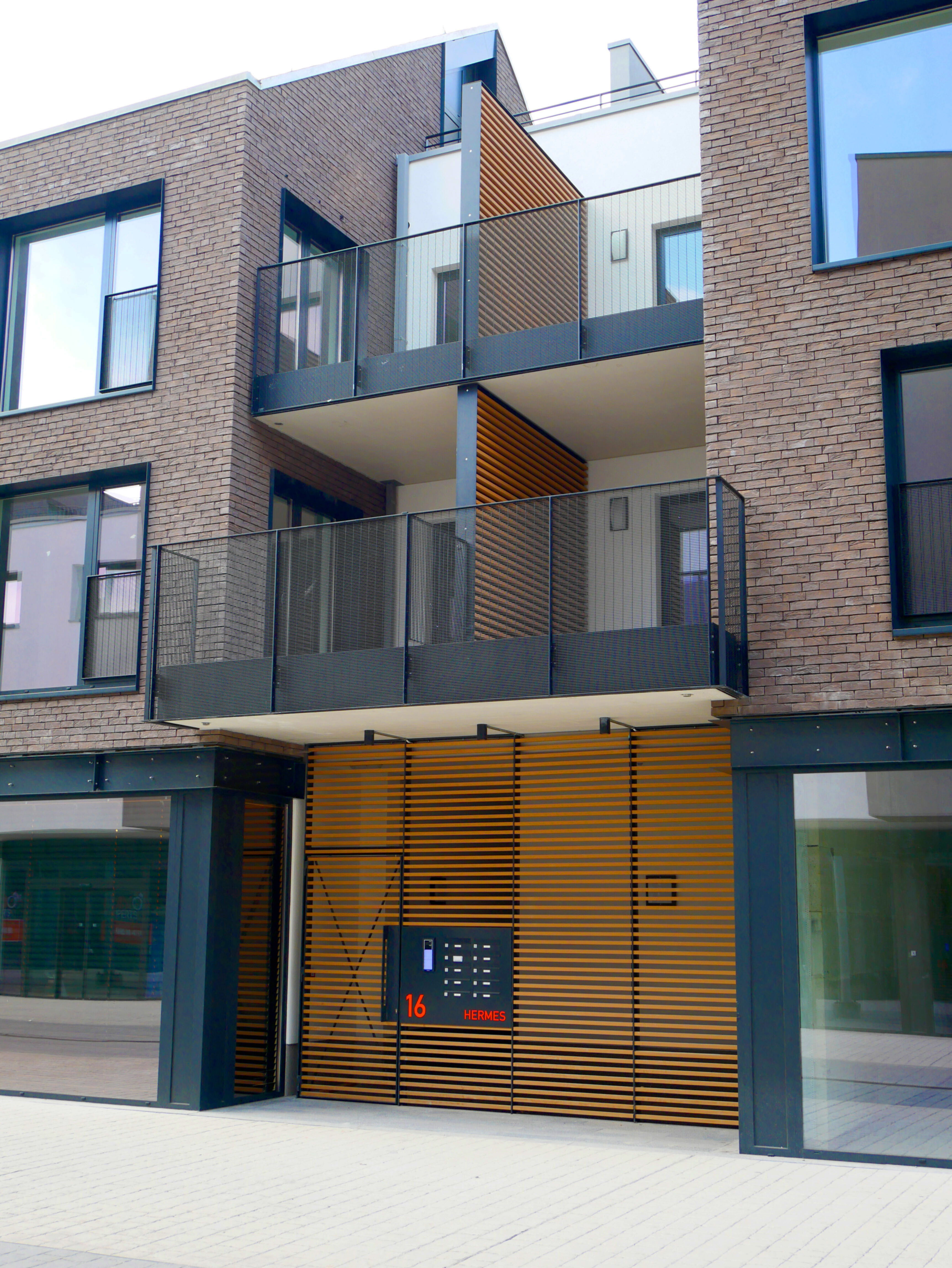 Wohngebäude_Sichtblenden, Gitterwerk, Sichtschutz_Wohnhaus