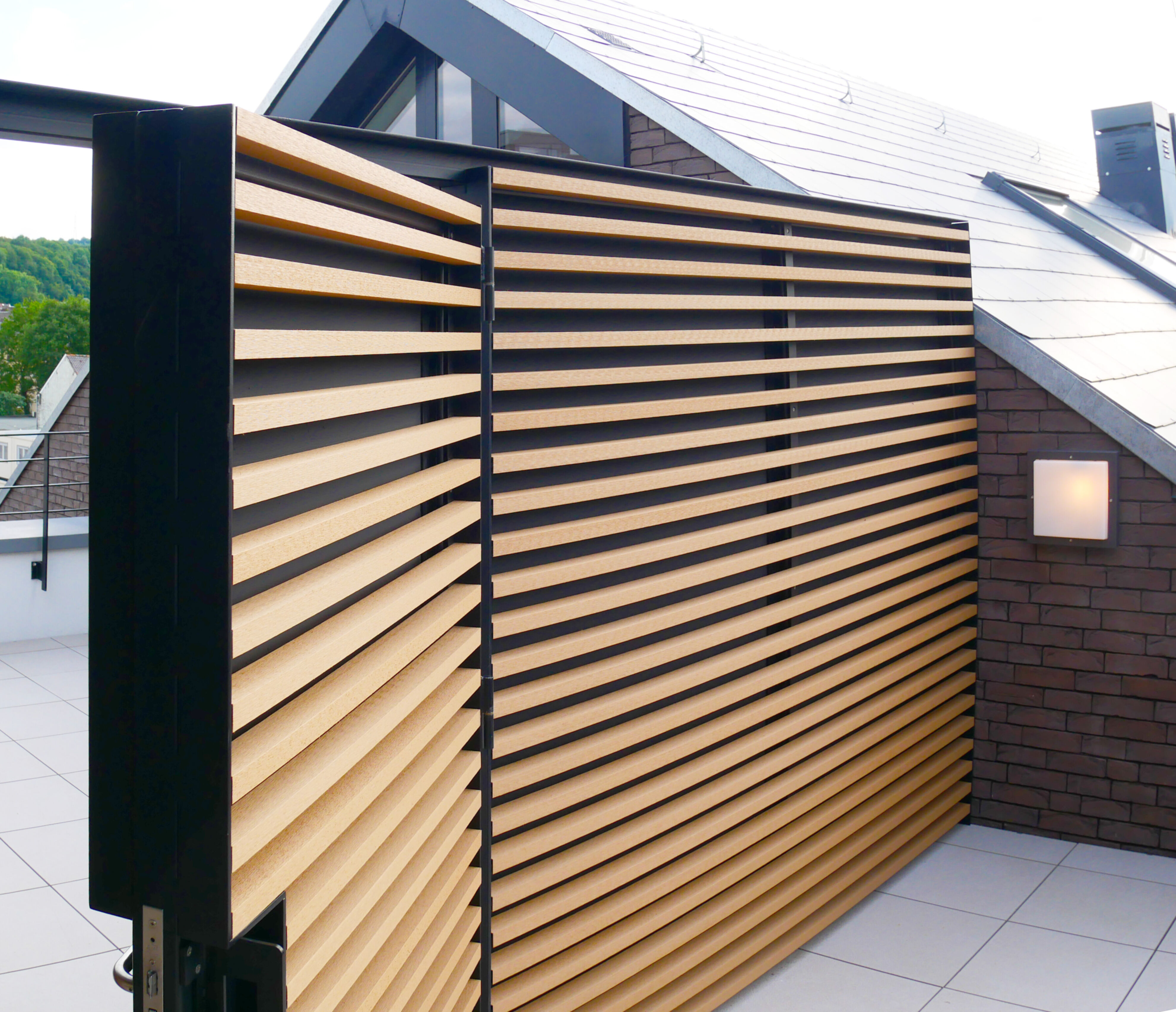 Wohngebäude_Sichtblenden, Gitterwerk, Sichtschutz_Wohnhaus