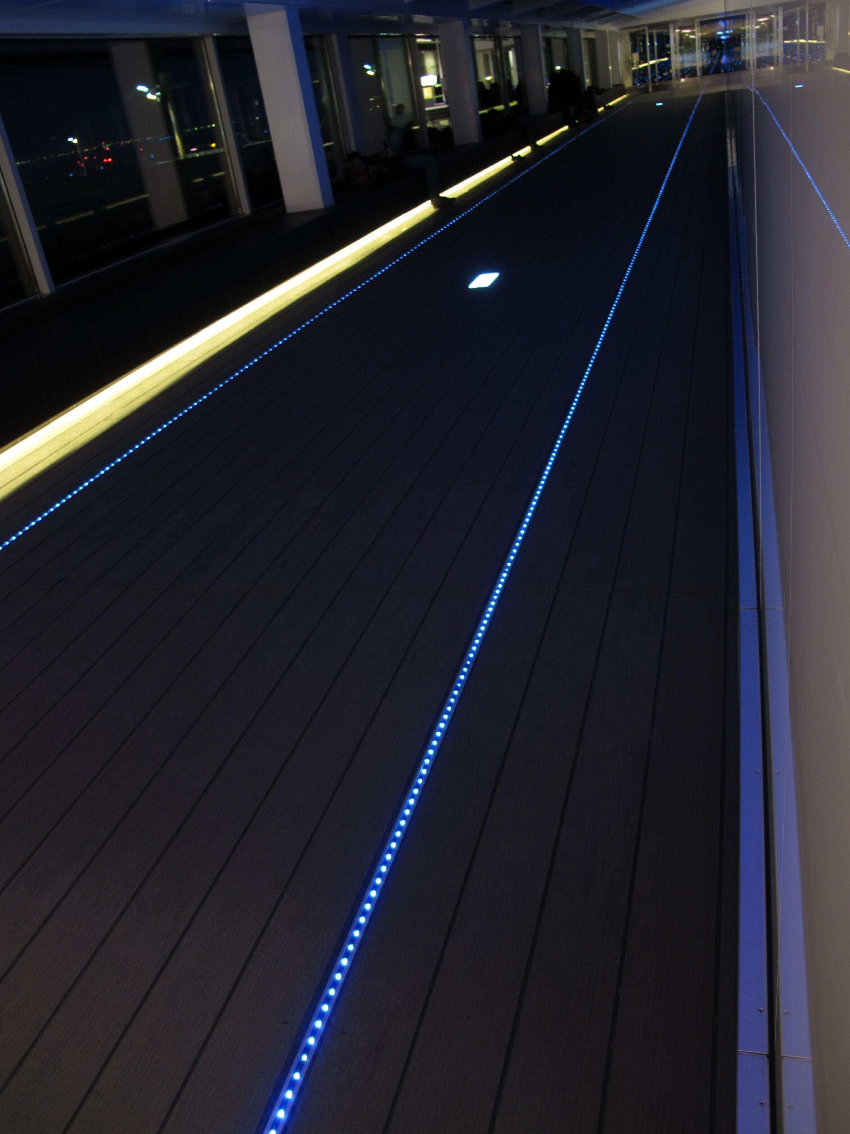 Transport-Einrichtungen_Terrasse Gewerbliche Nutzung_Flughafen, Bahnhof