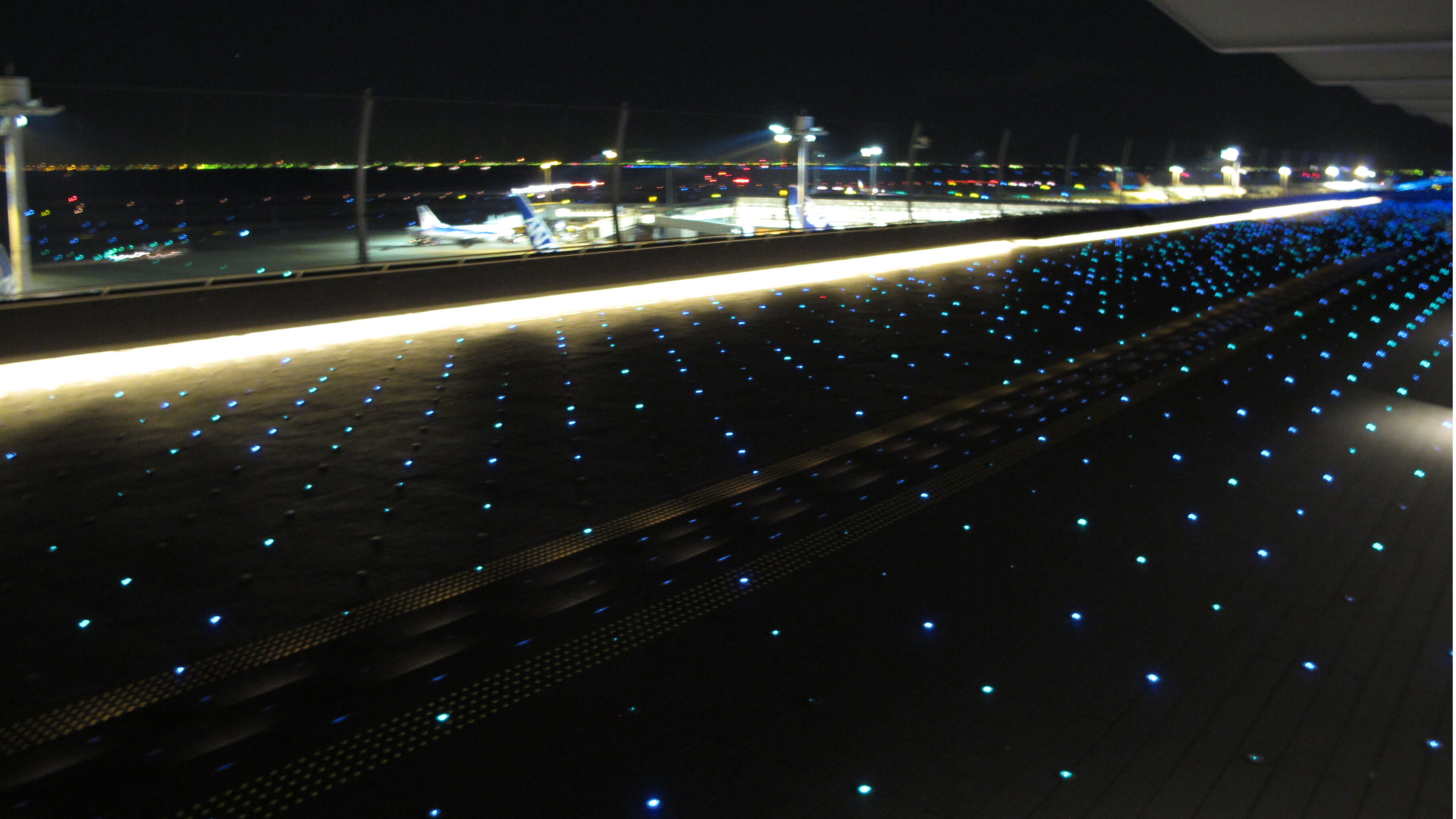 Transport-Einrichtungen_Terrasse Gewerbliche Nutzung_Flughafen, Bahnhof
