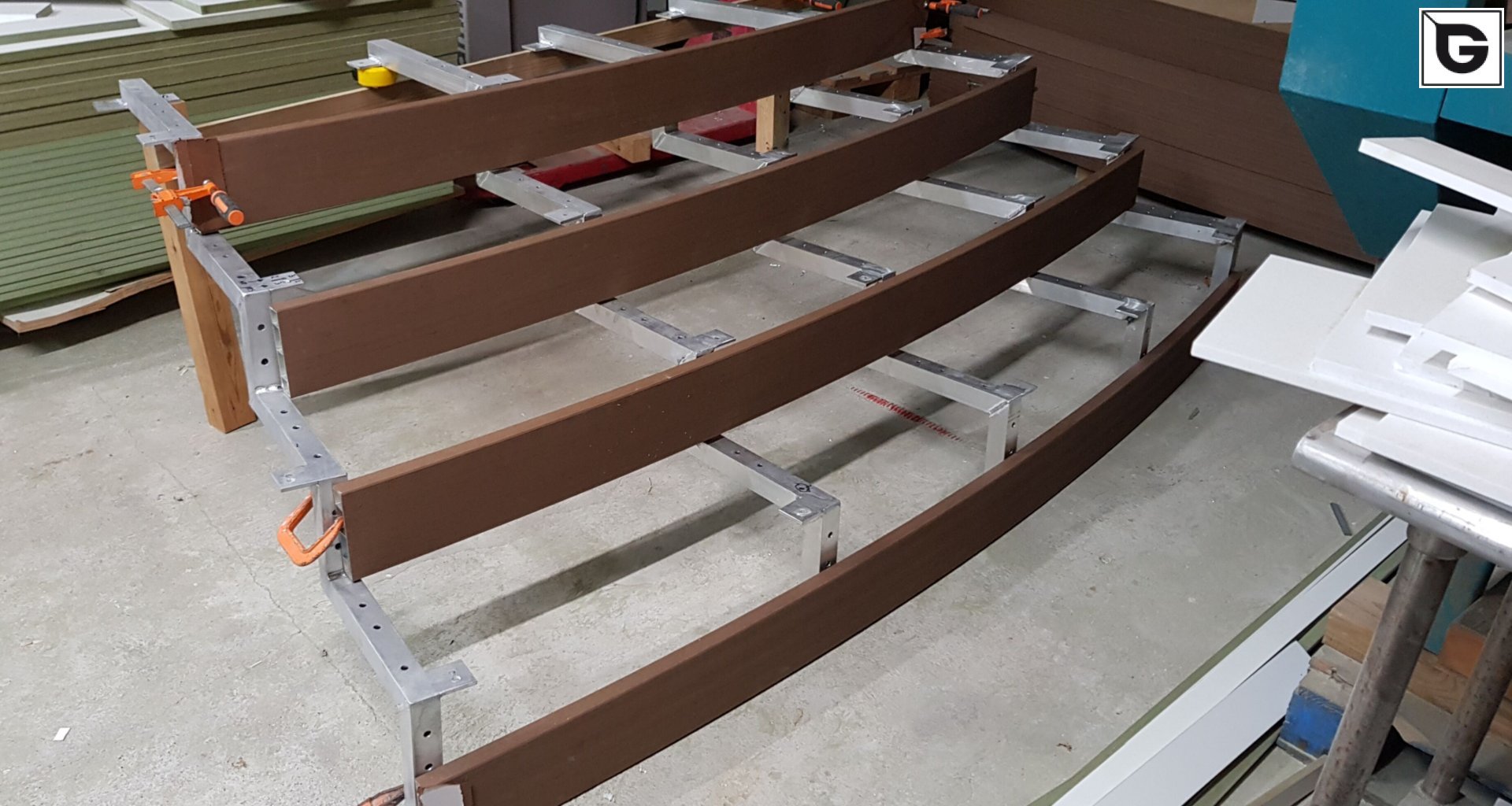 8526
 Bent Decking