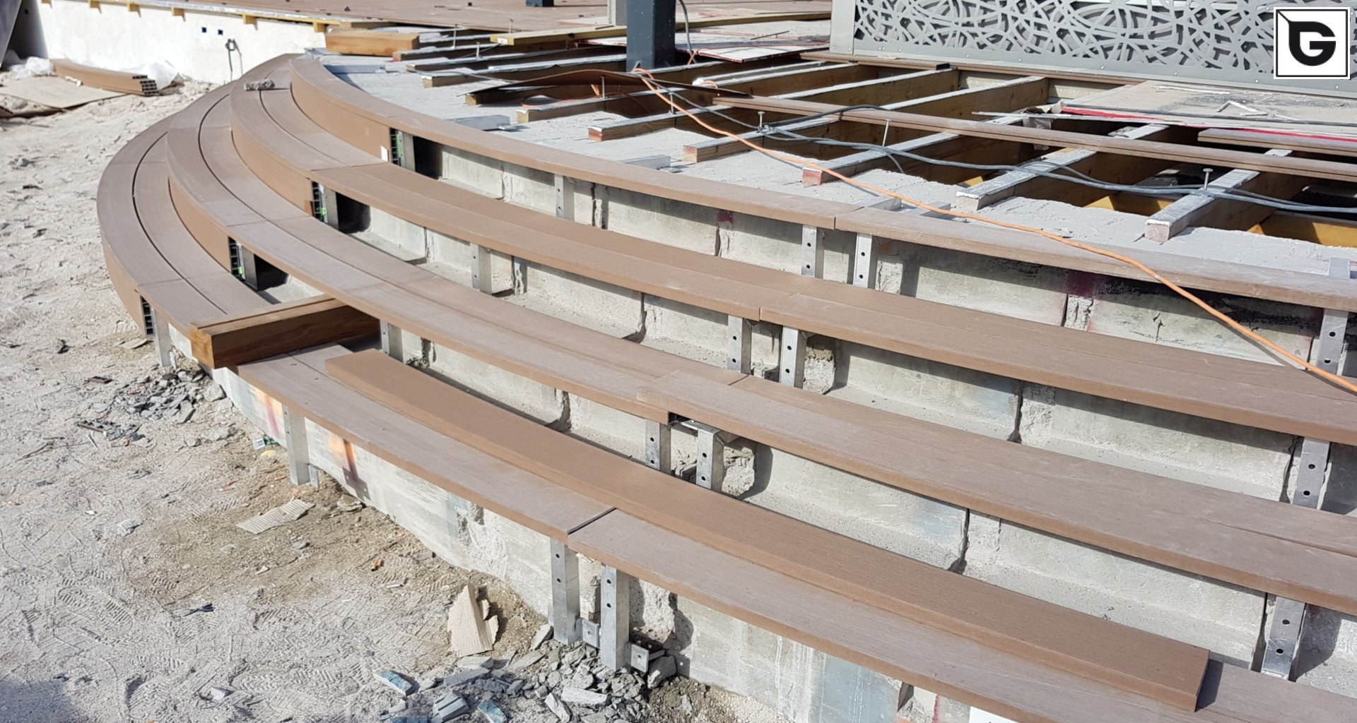 8526
 Bent Decking