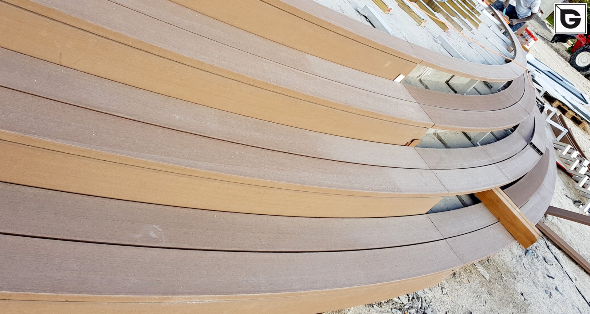 8526
 Bent Decking
