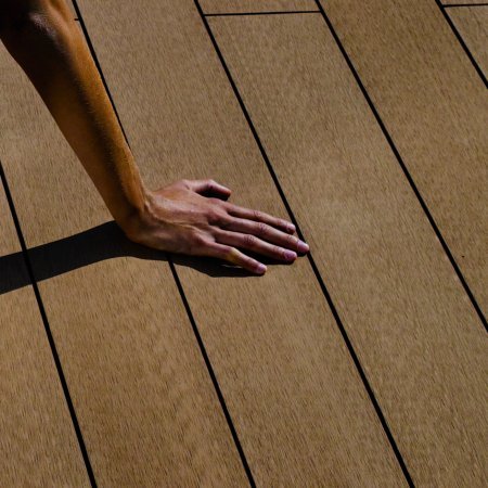 Einrichtungen_Terrasse Privat Nützung _Am Wasser entlang