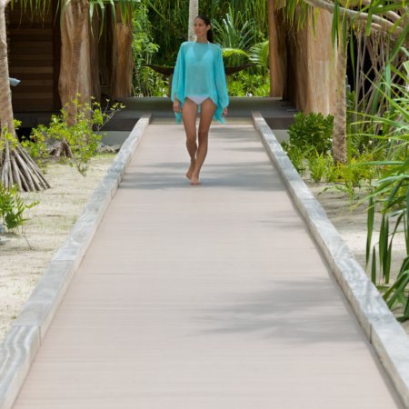 Restaurant und Hotelgewerbe_Schwimmbad deck_Vorzeigeprojekte - WPC holz 