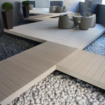 Restaurant und Hotelgewerbe_Schwimmbad deck_Hotel
