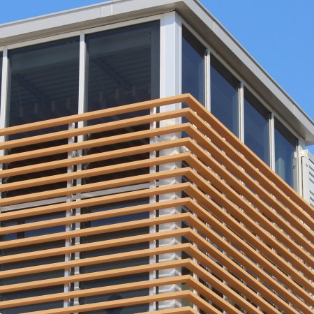 Institutionelle Einrichtungen_Horizontal Sonnenschutz, jalousien_Gebogene Profilen