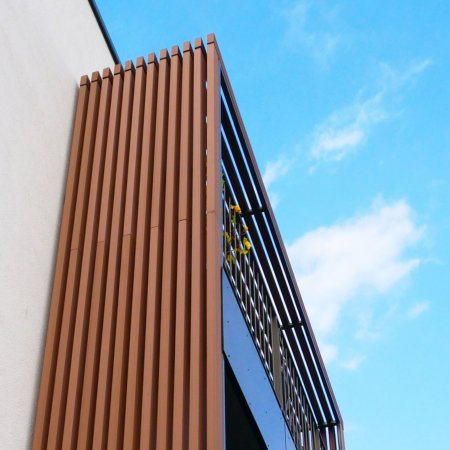 Kaufmännische Gebäude_Pergola, Dachüberstand, Dach_Finanzielle Institution