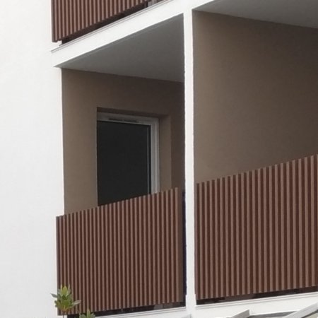 Wohngebäude_Geländer_Wohnhaus