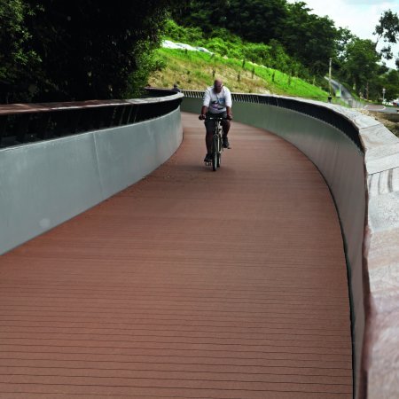 Transport-Einrichtungen_Brücken, Rampen, Gehweg_Am Wasser entlang