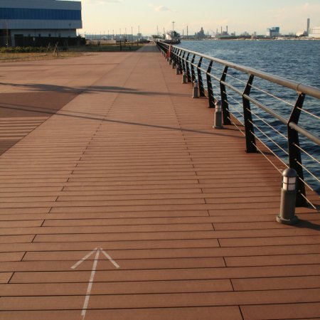 Transport-Einrichtungen_Stege, Bootsanleger_Am Wasser entlang